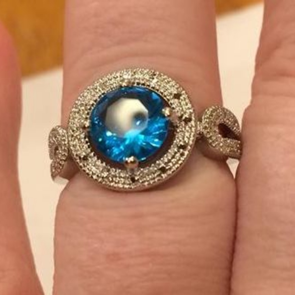 Gorgeous Aquamarine CZ ring, 925 stamped, NWOT
